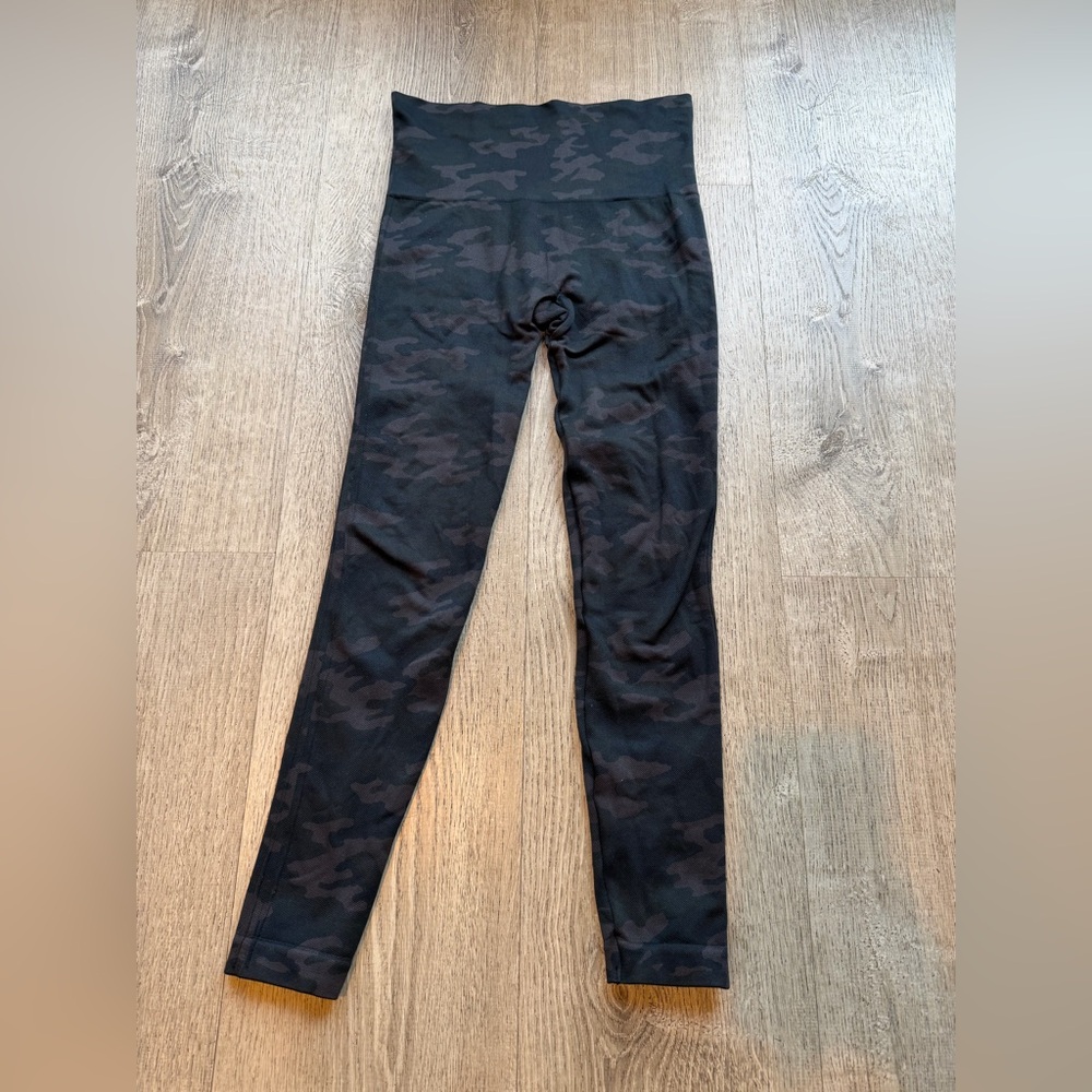 SPANX Black and Brown Camo Leggings S/P